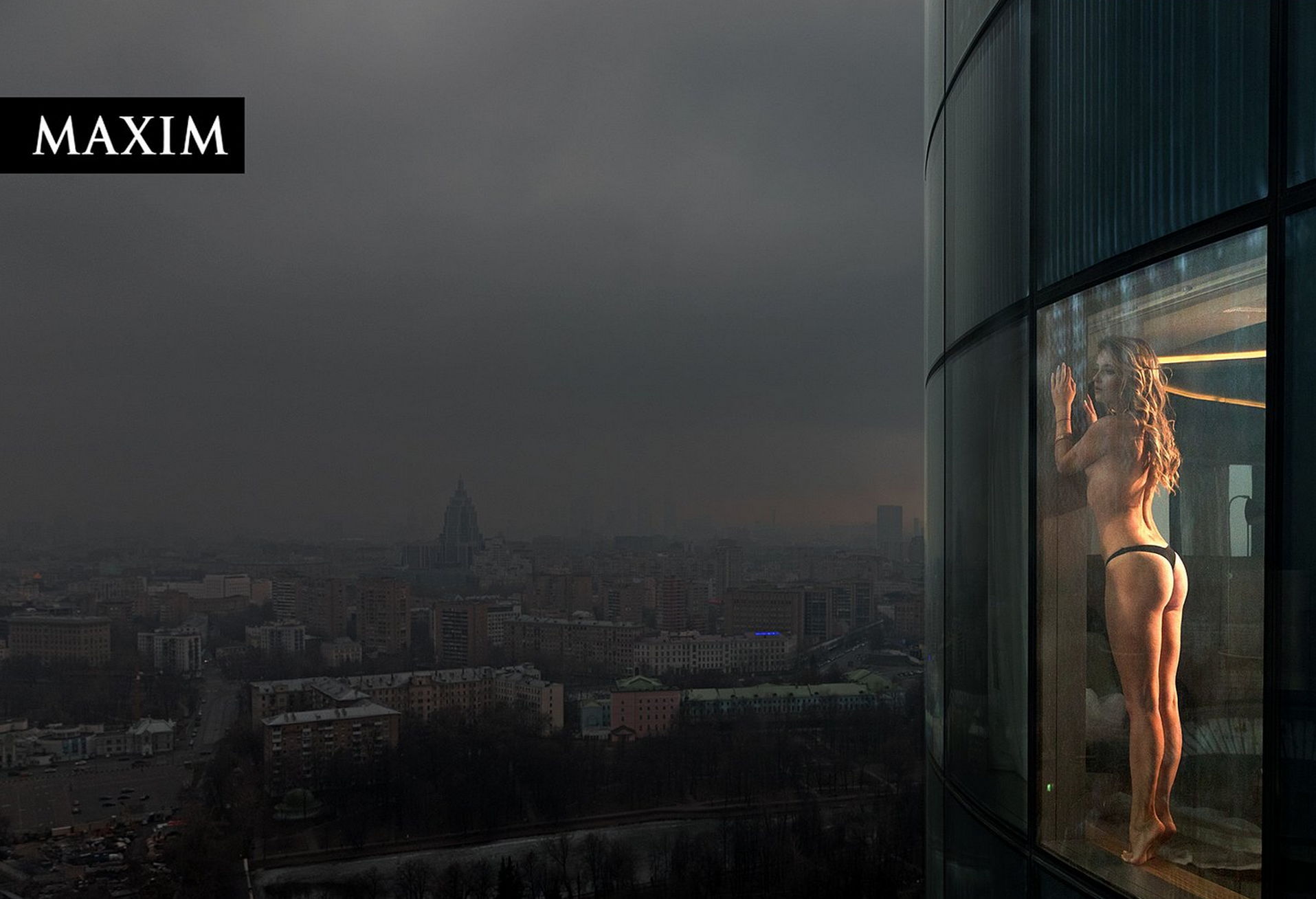 Порнода олар әдемі аяқтарды жалайды. Жалаңаш эмо қыздардың фотосуреттерін қараңыз