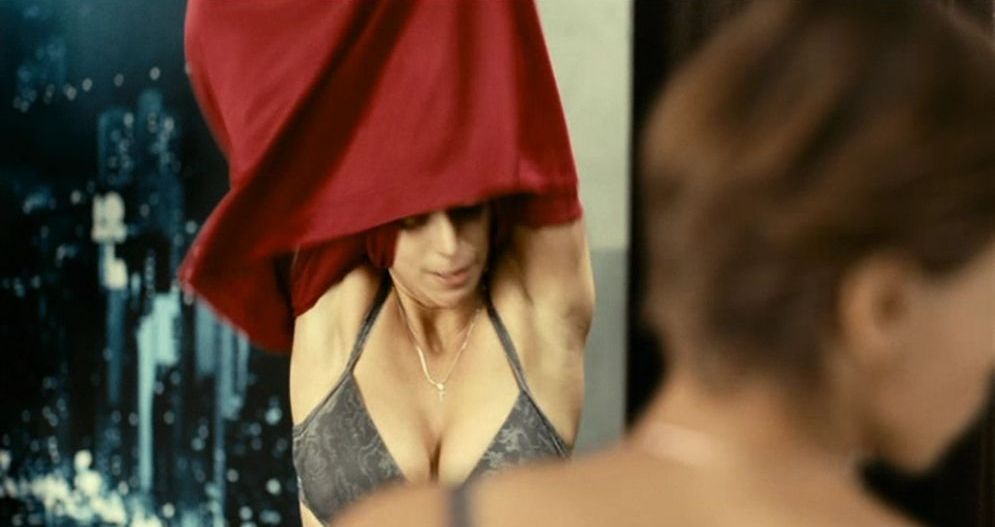 Қол кісенімен анальды секс