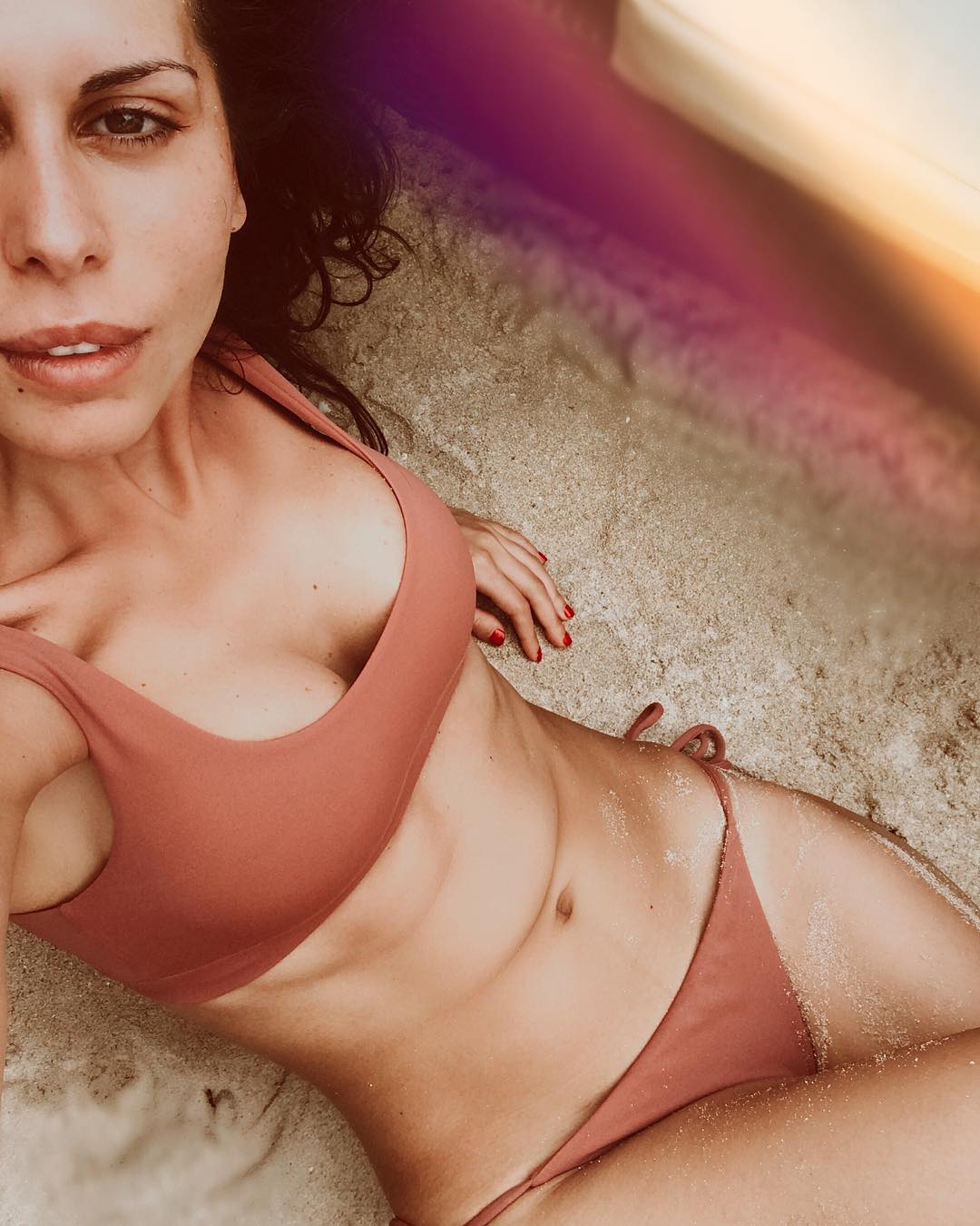 Өзендегі жалаңаш қыз видео