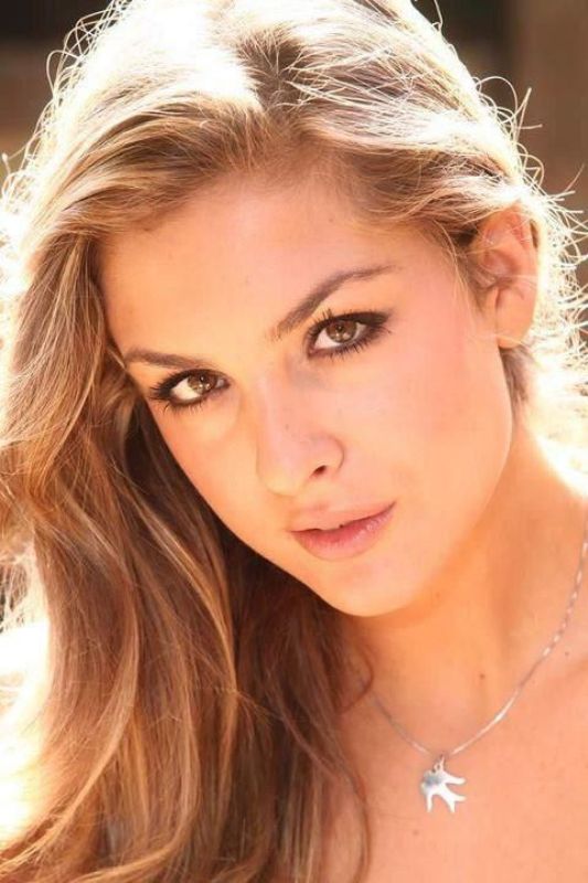 анджелика ли